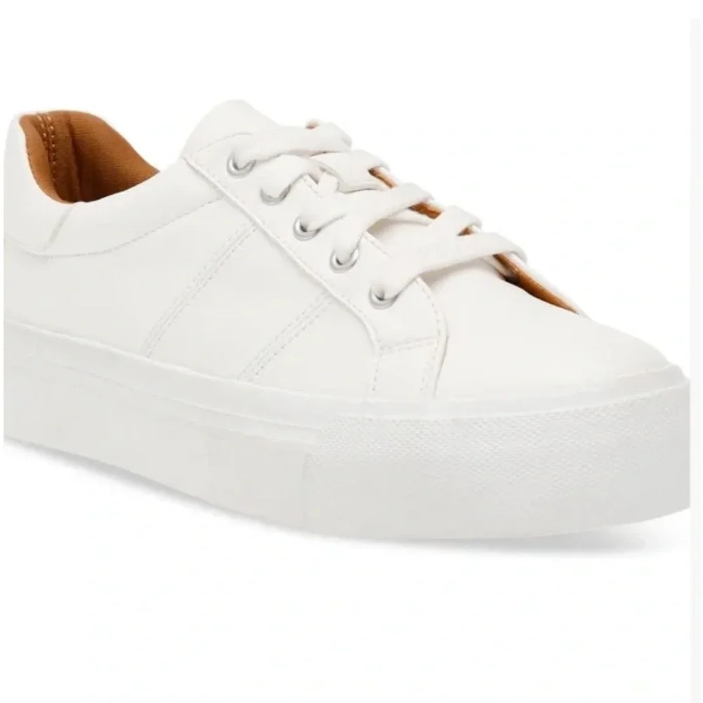 NWOB DV by Dolce Vita White Sneakers - Picture 8 of 9